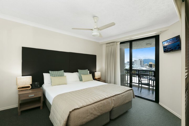 Room 4 of 62