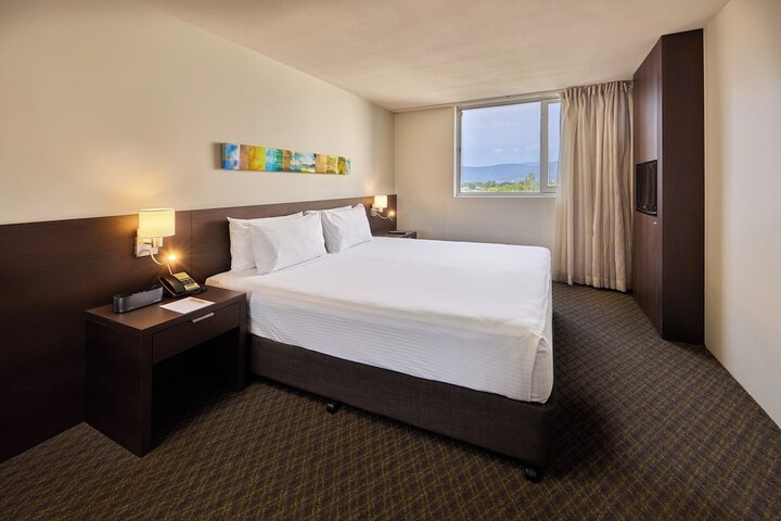 Room 4 of 99