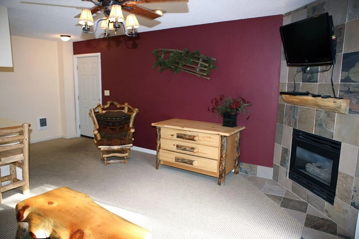 Room 3 of 10