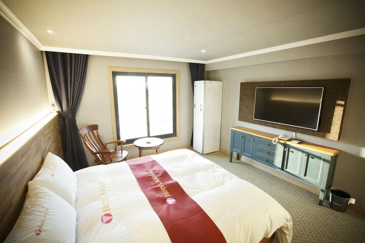 Room 6 of 32