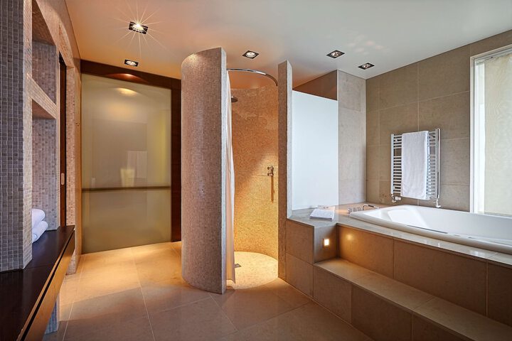 Room 73 of 119