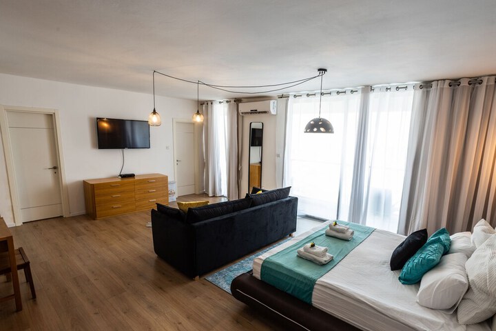 Room 5 of 315