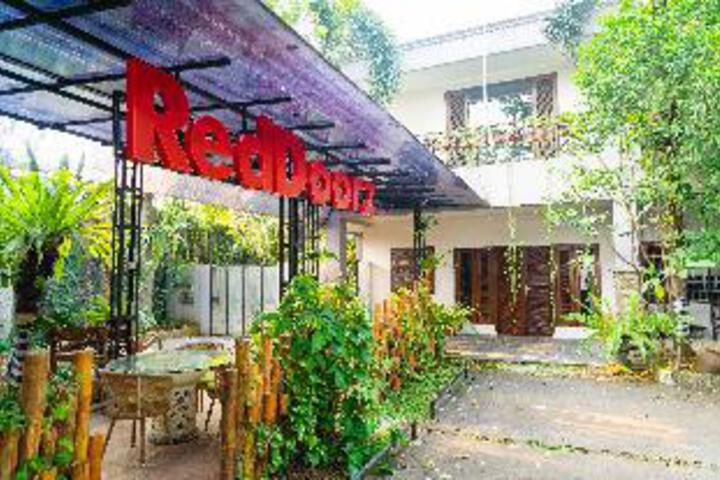 Reddoorz Plus Near One Belpark Mall Cilandak