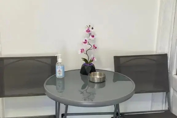 Room 6 of 10
