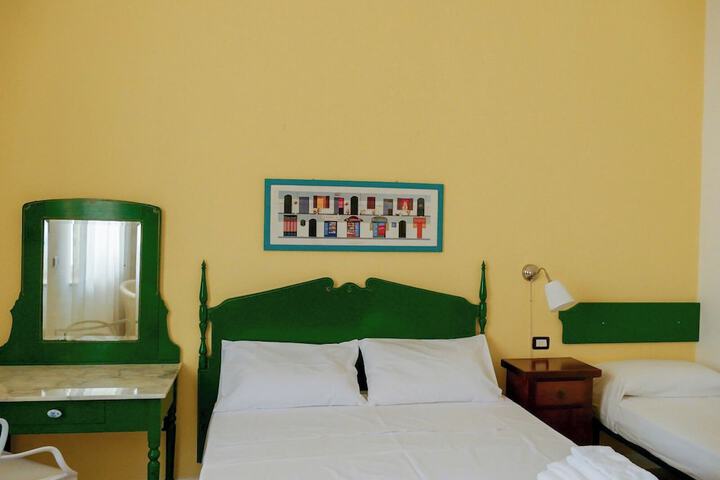 Room 3 of 29