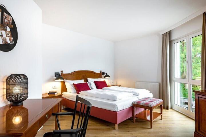 Room 42 of 105