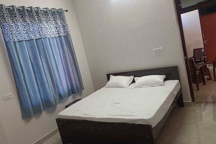 Room 5 of 6
