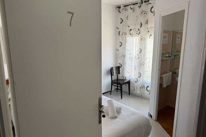 Room 34 of 133