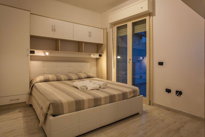 Room 11 of 48