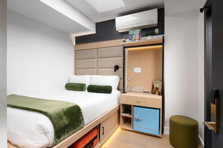 Room 5 of 76