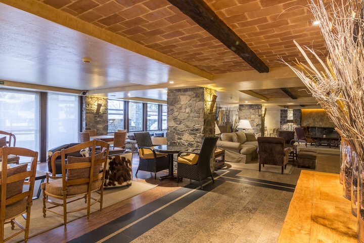 Entrance & Lobby