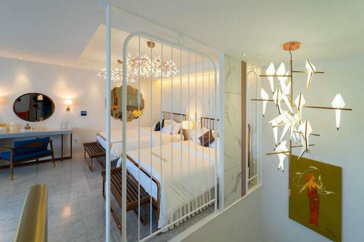 Room 12 of 82