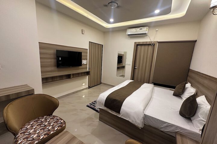 Room 25 of 34