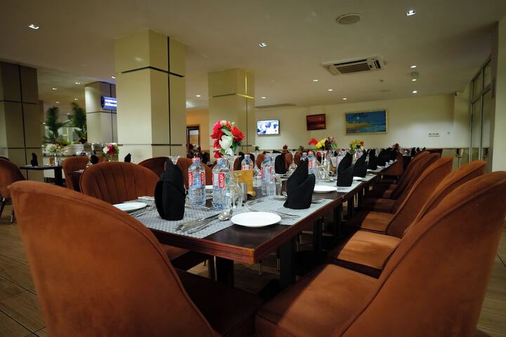 Dining 59 of 78