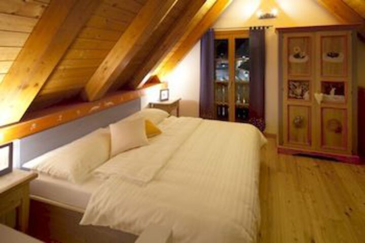 Room 33 of 65