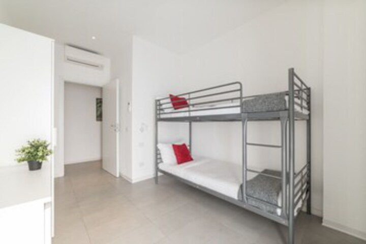 Room 21 of 37