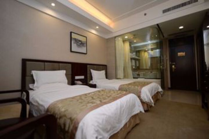 Room 3 of 10