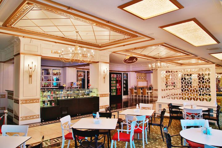 Entrance & Lobby