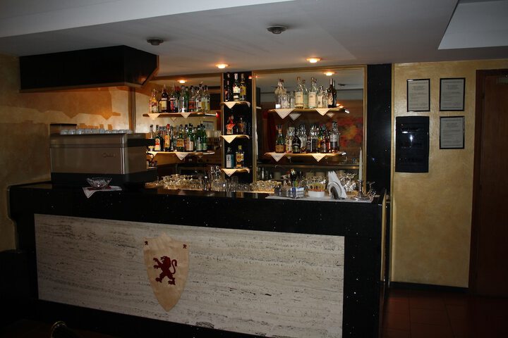 Lounge 62 of 71