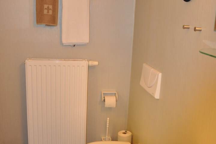Room 15 of 38