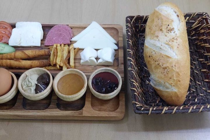 Dining 6 of 8
