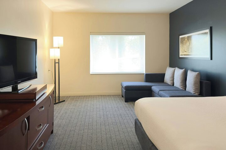 Room 25 of 72