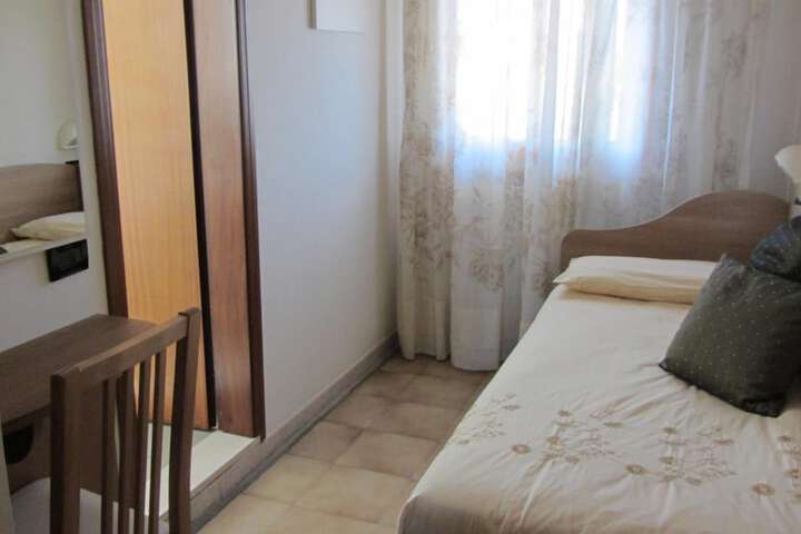 Room 16 of 43