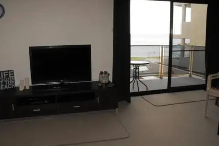 Room 4 of 12
