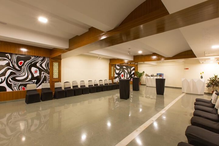 Ballroom/Hall 25 of 34