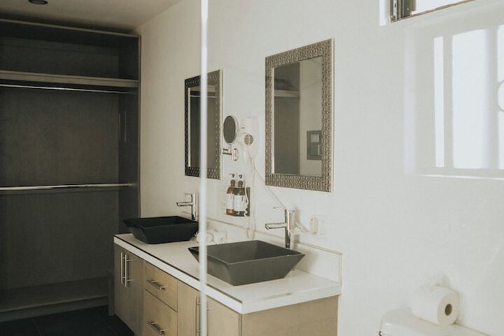Room 52 of 146