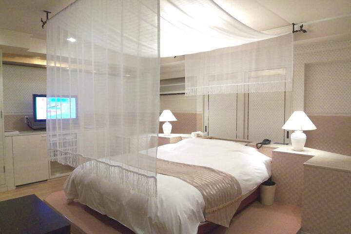 Room 7 of 14