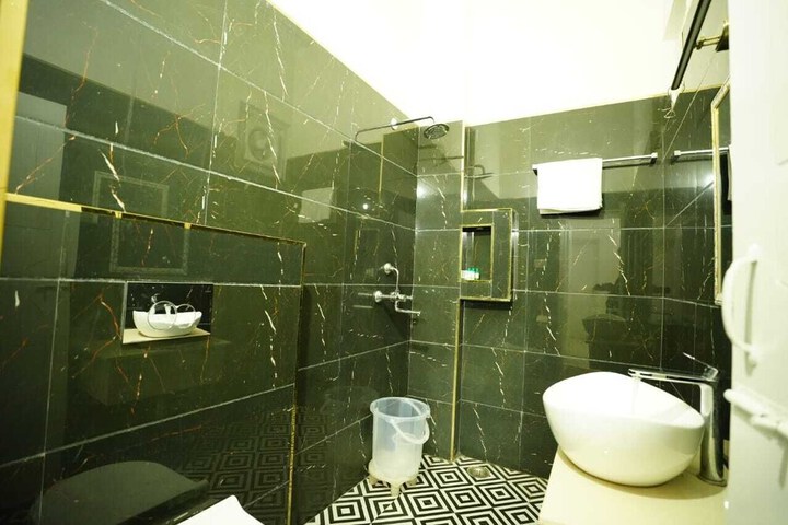 Room 19 of 32