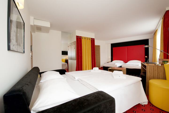 Room 17 of 41