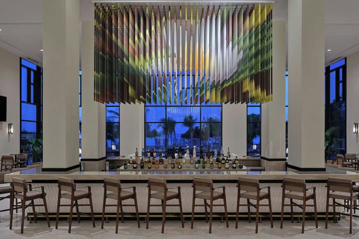 Lounge 51 of 64