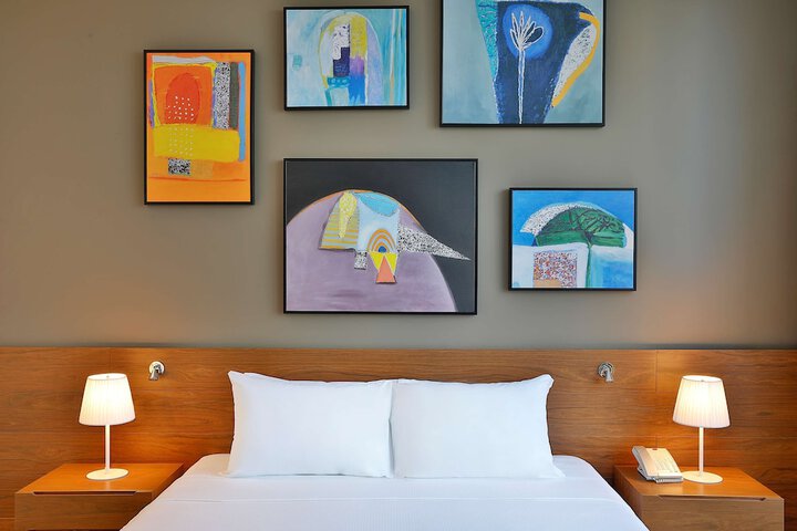 Room 13 of 98