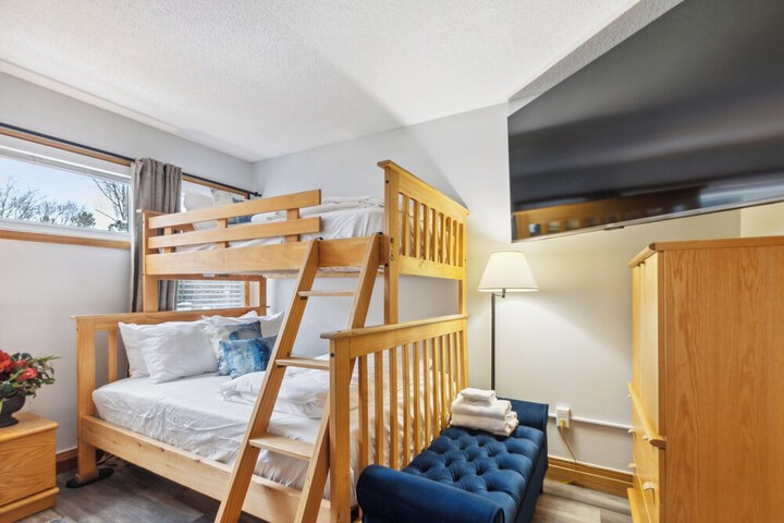 Room 382 of 402