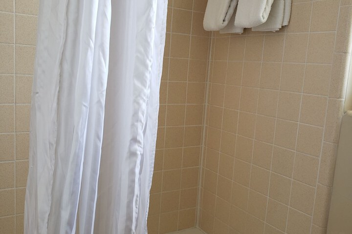Room 15 of 33