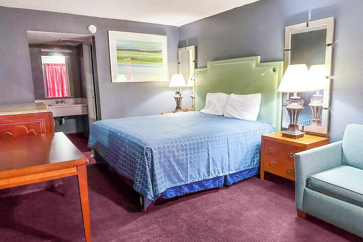 1 King Bed (15 of 21)