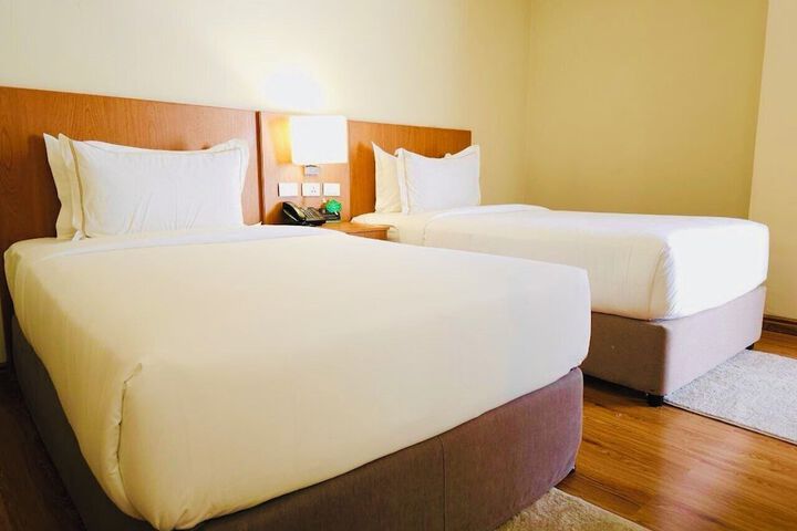 Room 11 of 34