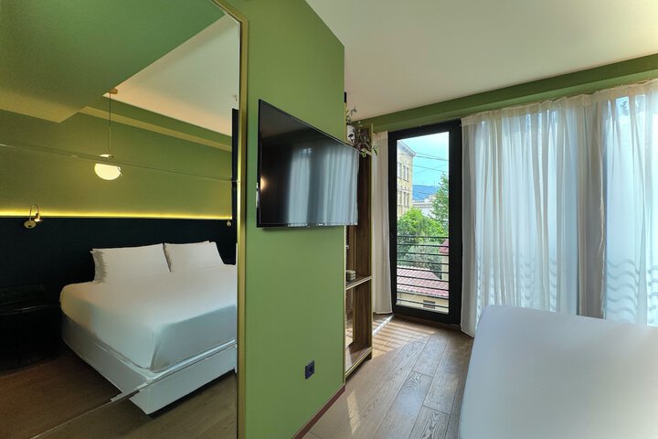 Room 13 of 104