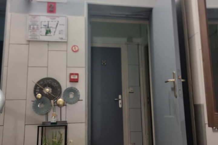 Room 5 of 12