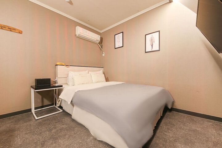Room 21 of 118