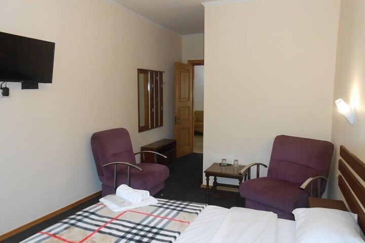 Room 14 of 33