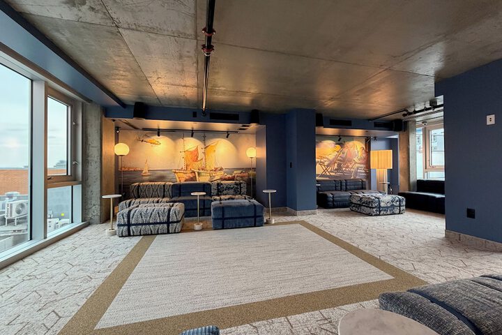 Lounge 16 of 16