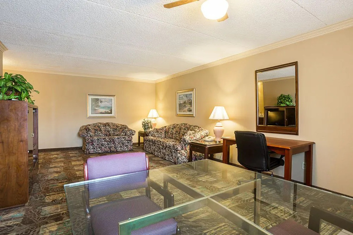 Room 4 of 15
