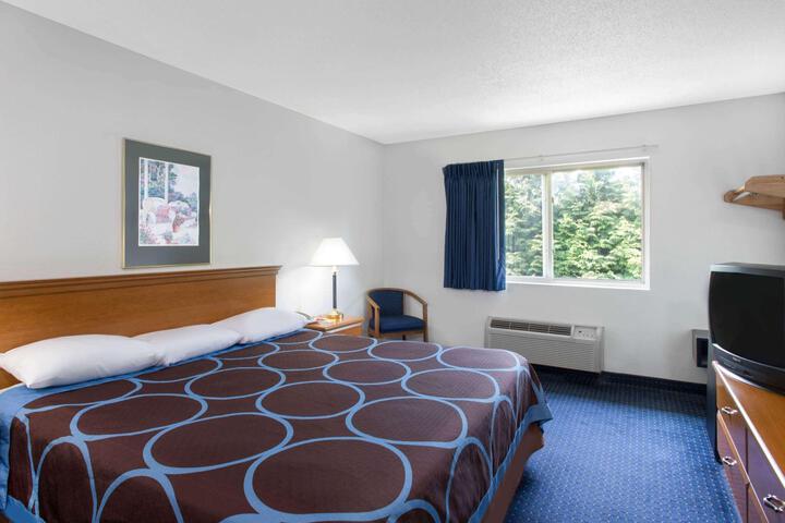 1 King Bed (6 of 19)