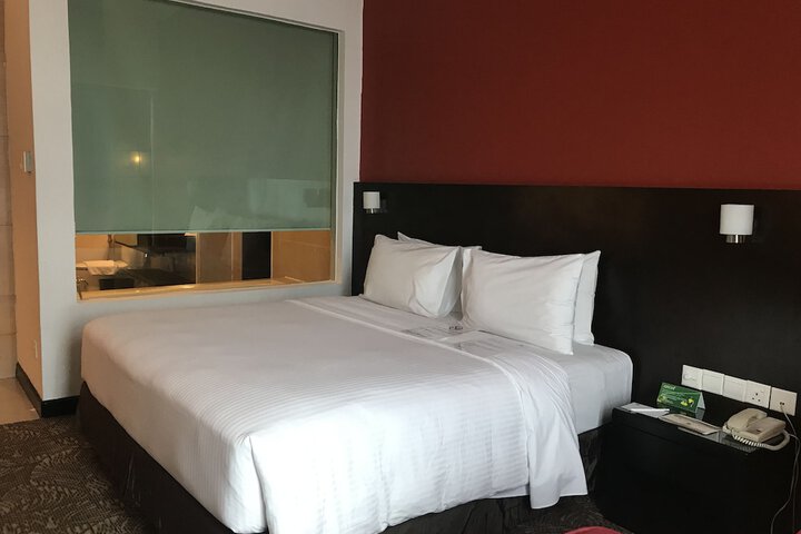 Room 52 of 74