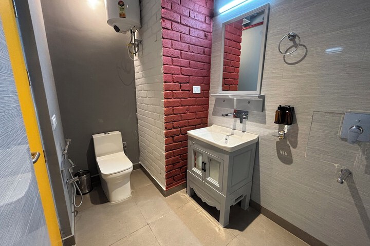 Room 8 of 20