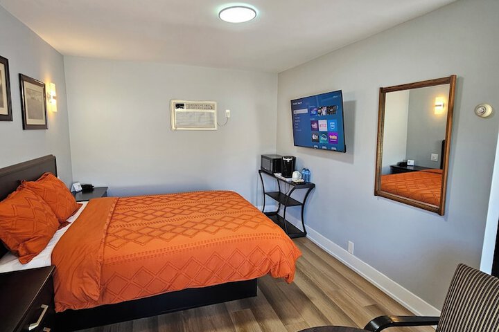 Room 32 of 69