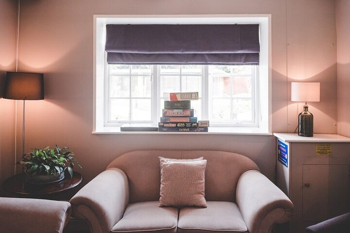 Lounge 100 of 106